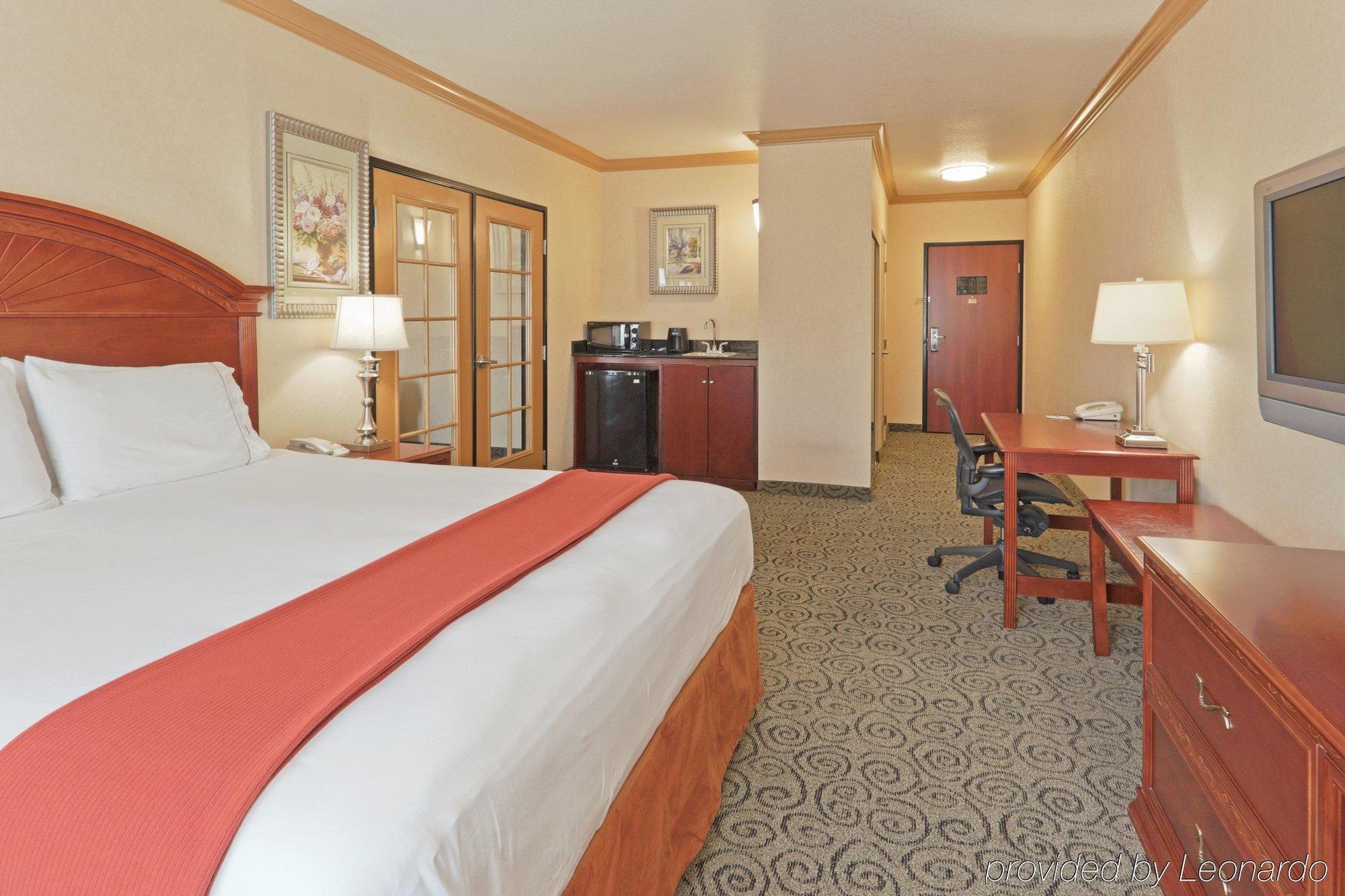 Holiday Inn Express & Suites Bakersfield Central Quarto foto