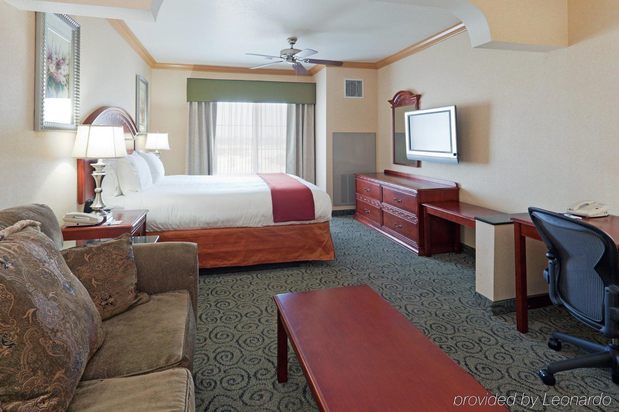 Holiday Inn Express & Suites Bakersfield Central Quarto foto