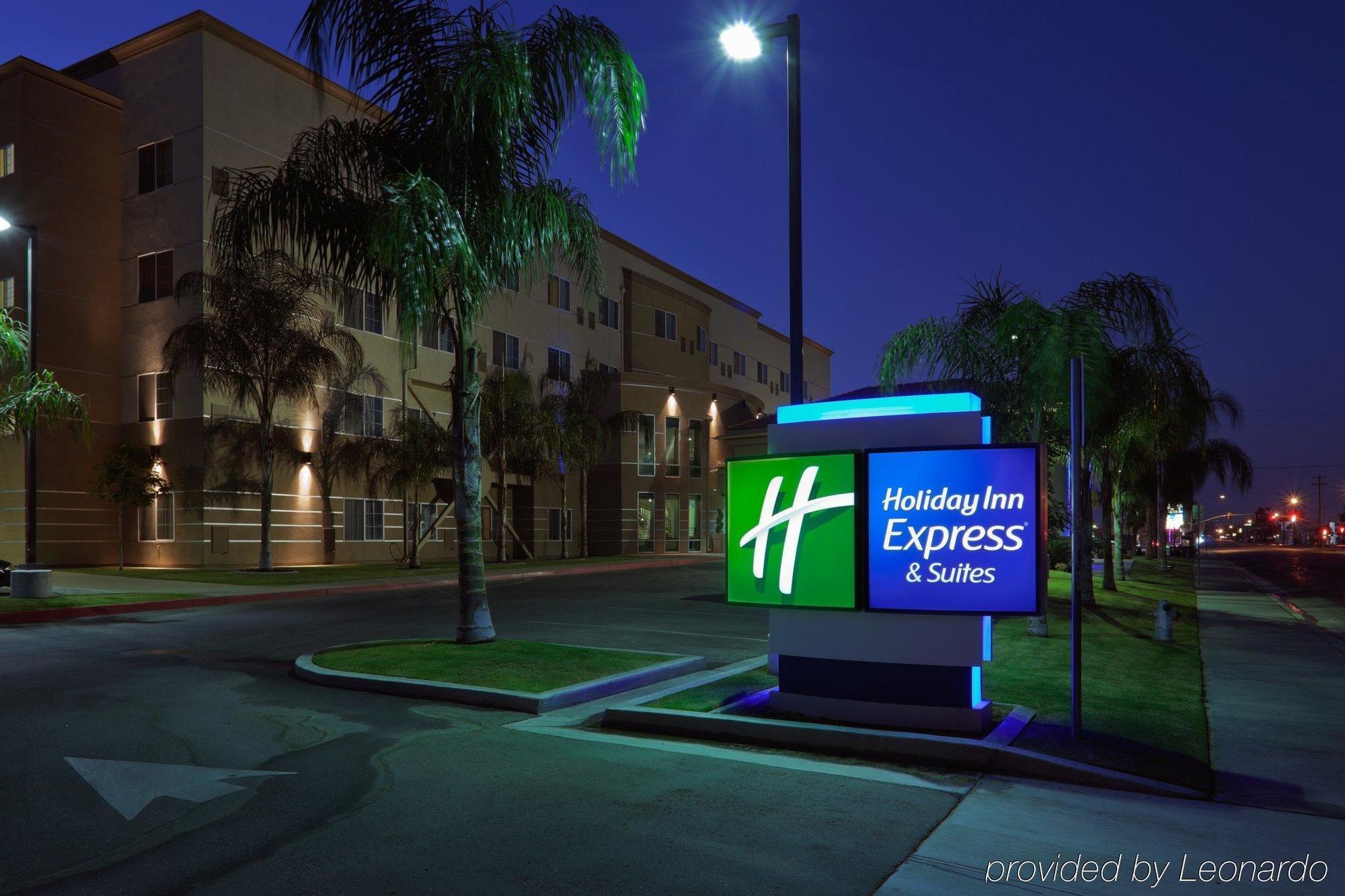 Holiday Inn Express & Suites Bakersfield Central Exterior foto